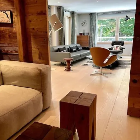 Private Luxury 4 Bedroom In Waldhaus 公寓 *